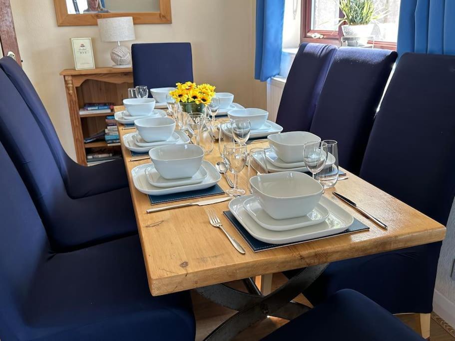 Offa'S Lodge Family Home Quiet Area With Sea Views Престатин Екстериор снимка