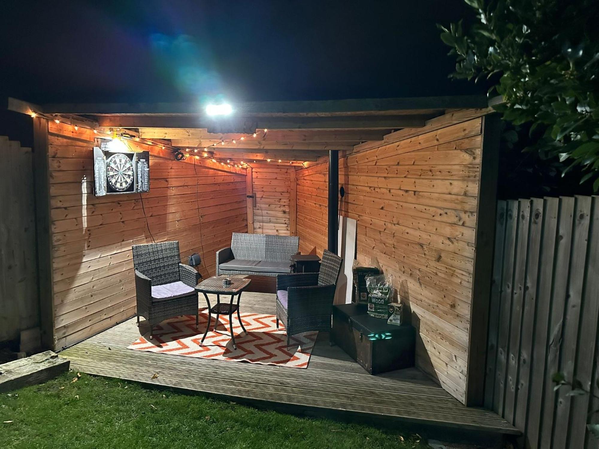 Offa'S Lodge Family Home Quiet Area With Sea Views Престатин Екстериор снимка